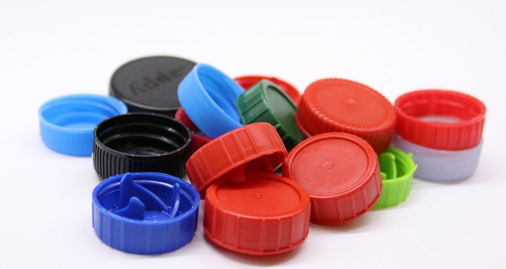 plastic-screw-caps-2111253_1280